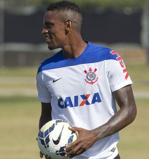 Mesmo sem direitos, Timão só perde Cleber por oferta superior a R$ 24 mi