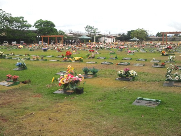 Cemitério Parque das Paineiras, onde a jovem Dimitria Rocha será sepultada. (Foto: Suellen Fernandes/G1)