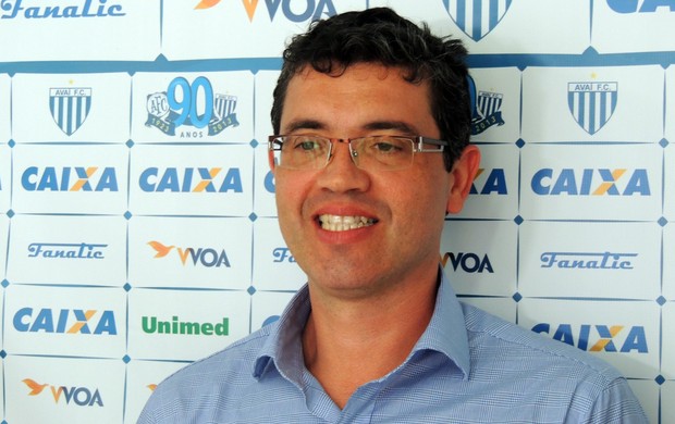 Luís Fernando Funchal, médico do Avaí (Foto: Paulo Evangelista)