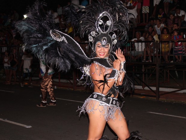 Rainha de bateria da Mocidade Alegre do Parque Piauí (Foto: Ellyo Teixeira/G1)