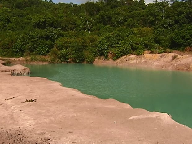 Proprietário diz que nunca existiu fonte de água no terreno (Foto: Reprodução/ TV Tapajós)
