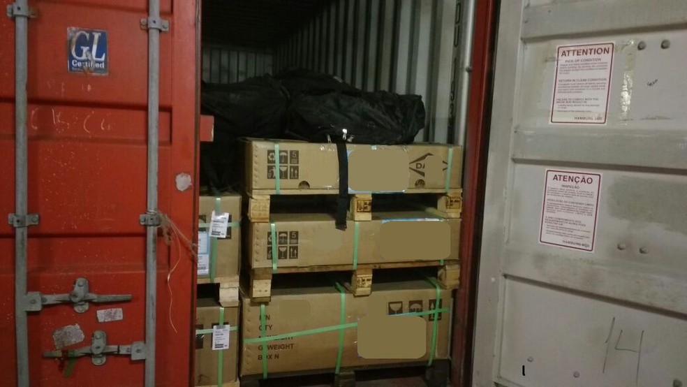Conteiner com a droga seria levado para a França (Foto: Divulgação/Alfândega de Santos)