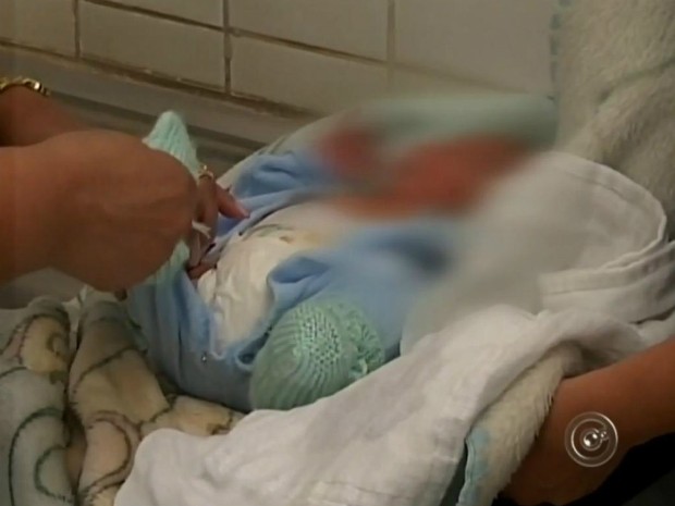 RecÃ©m-nascido foi encaminhado ao Conselho Tutelar (Foto: ReproduÃ§Ã£o/ TV TEM)