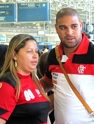 Adriano embarque Flamengo (Foto: Janir Júnior / Globoesporte.com)