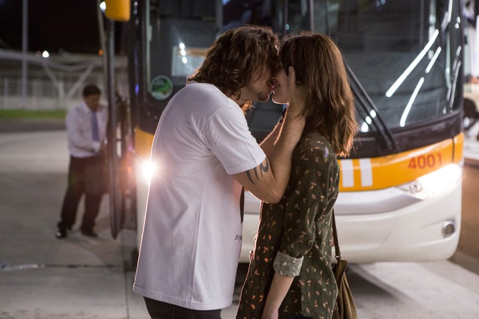 Gui beija Júlia e se declara (Foto: Felipe Monteiro/Gshow) Gui beija Júlia e se declara (Foto: Felipe Monteiro/Gshow)