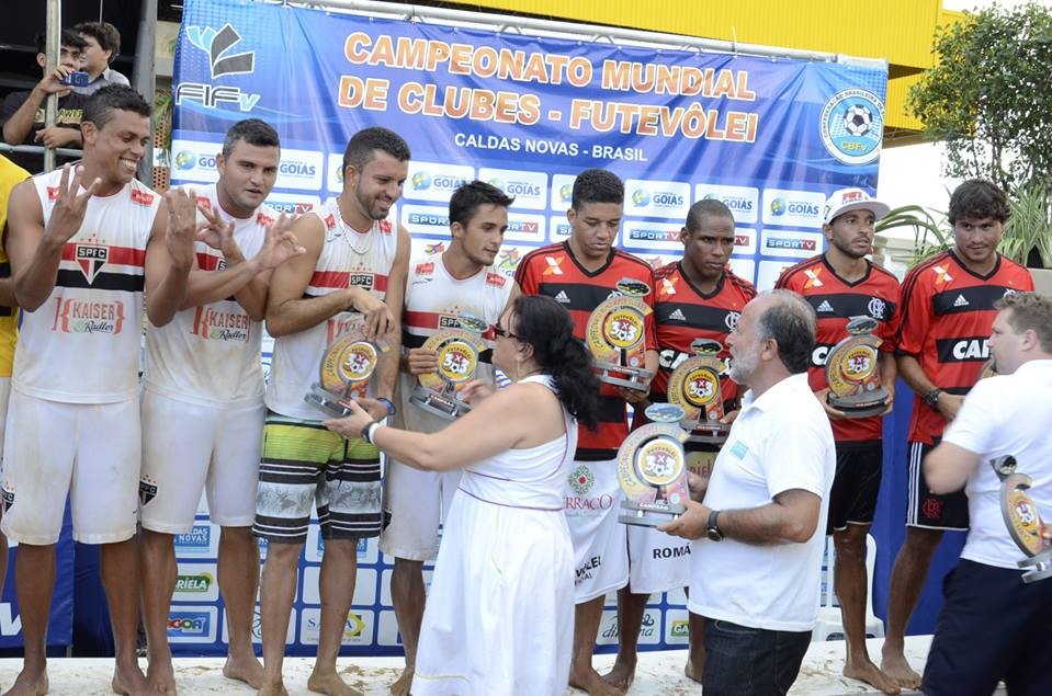 Dupla Neguebinha/Mago vence 1ª edição de torneio de futevôlei do