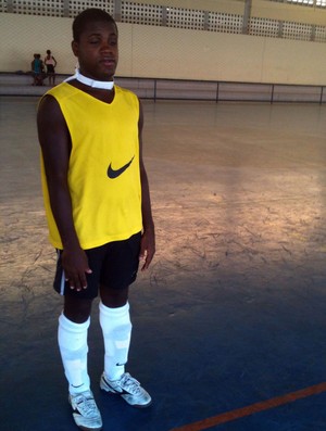 jeffinho, jogador do time de futebol de 5 do instituto de cegos da bahia (Foto: Thiago Pereira)