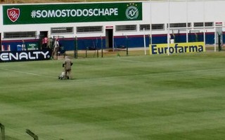 Faixa, Chapecoense, Porto Feliz, Ernesto Rocco, #somostodoschape (Foto: Emilio Botta) Faixa, Chapecoense, Porto Feliz, Ernesto Rocco, #somostodoschape (Foto: Emilio Botta)