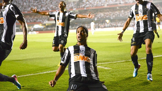 Ronaldinho Gaúcho gol Atlético-MG jogo São Paulo (Foto: AFP)