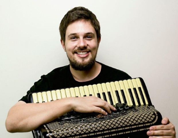 O acordeonista paranaense Diego Guerro vai apresentar seu show “Acordeon Brasileiro” no próximo dia 17 de junho, em Pato Branco (Foto: Divulgação)