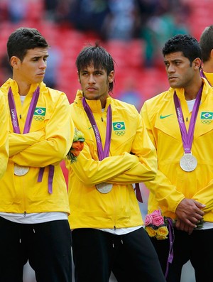 neymar medalha prata brasil x mexico (Foto: Reuters)