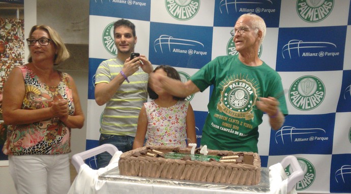 Ademir da Guia comemora 74 anos em festa-surpresa na arena alviverde