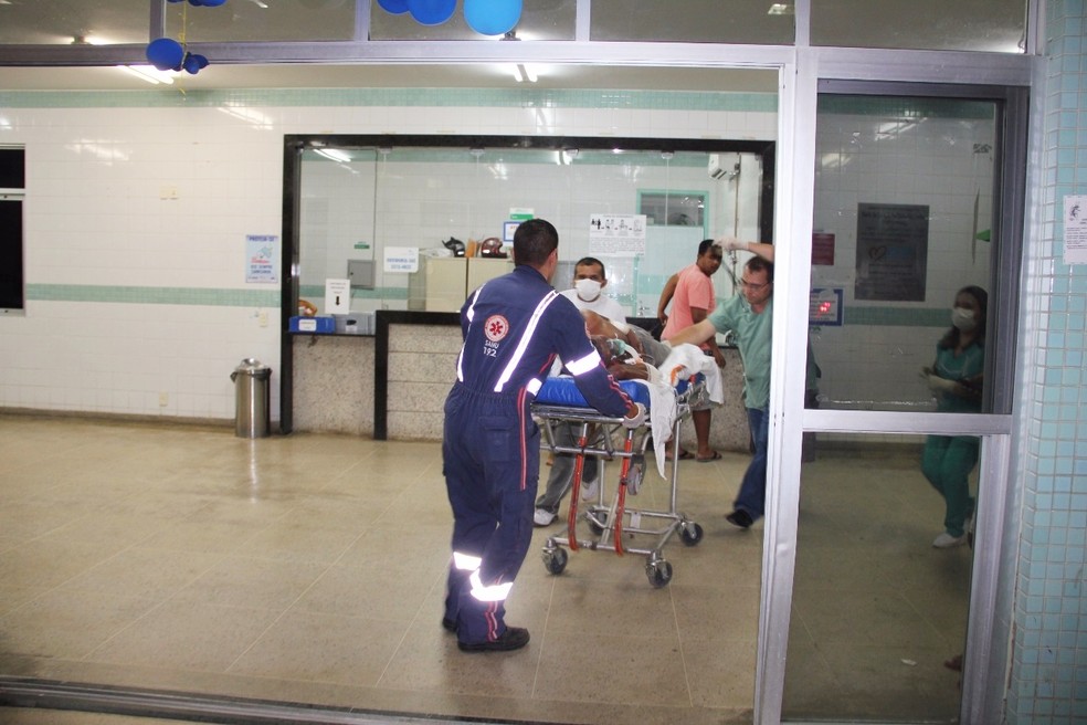 Socorrido ao hospital, João Maria Figueiredo, de 45 anos, não resistiu ao ferimento e morreu após cirurgia  (Foto: Marcelino Neto/O Câmera)