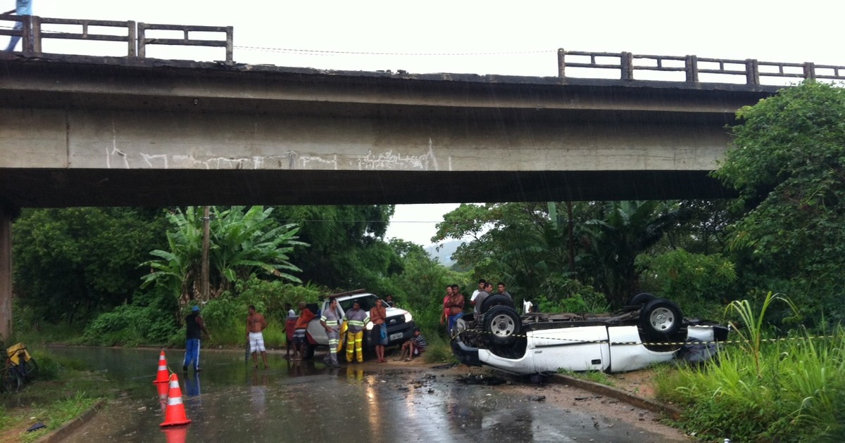 G1 Carro cai de viaduto na BR 393 em Três Rios RJ notícias em Sul