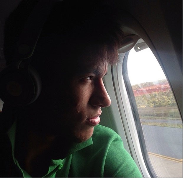 Já no avião, Neymar avisa: 'Partiu RJ!'  globoesporte.com
