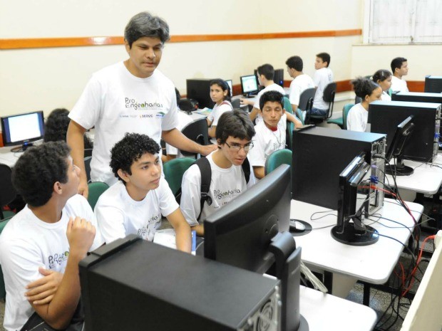 80 estudantes da rede pública de ensino do Estado serão beneficiados com os programas (Foto: Roberto Carlos/Agecom)