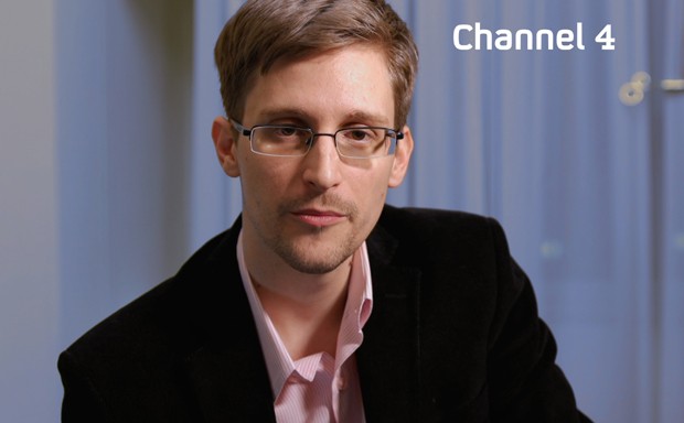 Foto mostra Snowden se preparando para fazer sua mensagem de Natal para a televisão (Foto: AFP Photo/Channel4)