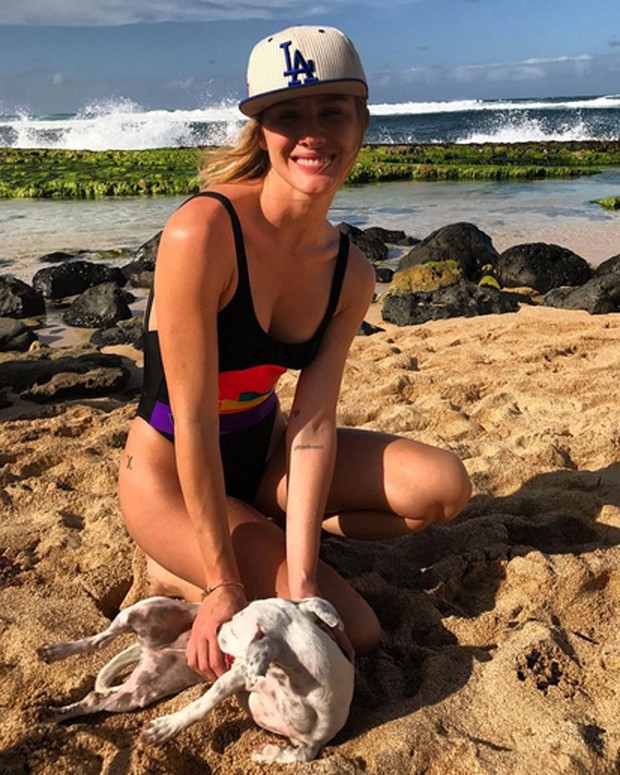 Fiorella Mattheis posa de maiô em praia no Havaí (Foto: Instagram/ Reprodução)