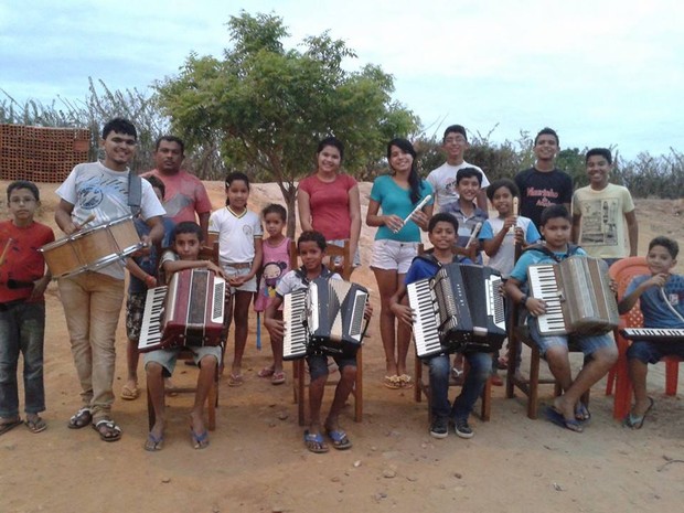 Crianças e adolescentes têm aulas gratuitas de música em São Raimundo Nonato (Foto: Projeto Acordes do Campestre)