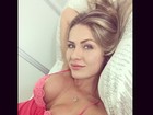 Ex-BBB Renatinha posa de lingerie e recebe elogios na internet