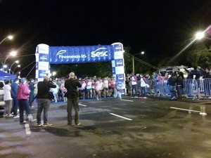 Corrida noturna abriu Dia do Desafio 2015 em Porto Alegre (Foto: Divulga&ccedil;&atilde;o/Sesc)