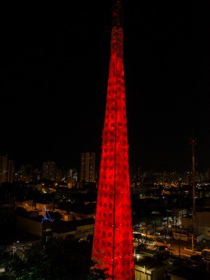 G1 - Bairro de Fortaleza ganha árvore de Natal com 60 metros de altura - notícias em Ceará G1 - Bairro de Fortaleza ganha árvore de Natal com 60 metros de altura - notícias em Ceará
