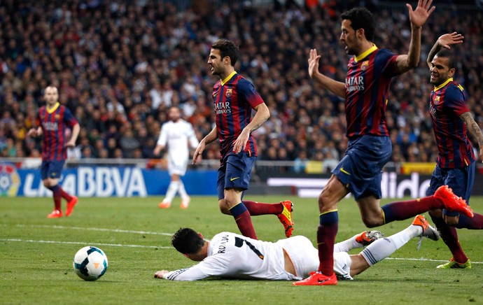 cristiano ronaldo penalti barcelona x real madrid (Foto: Reuters)