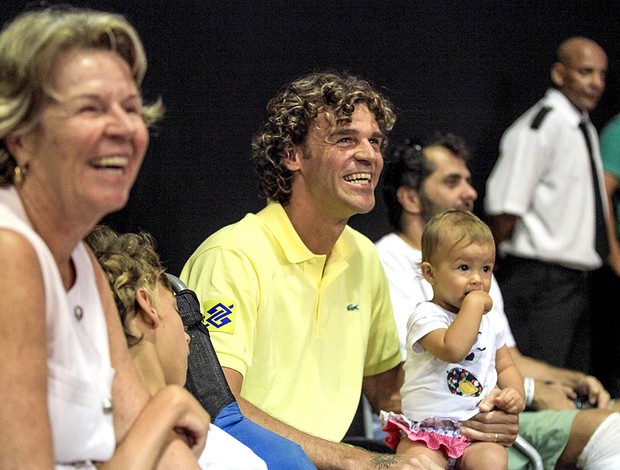 Guga com a filha no jogo de tênis da Venus Williams no WTA Brasil (Foto: Marcelo Ruschel / POA Press) Guga com a filha no jogo de tênis da Venus Williams no WTA Brasil (Foto: Marcelo Ruschel / POA Press)