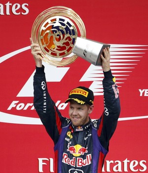 Vettel vence GP da Coreia do Sul de F1 e fica mais perto do 4º título (Lee Jae-Won/Reuters)