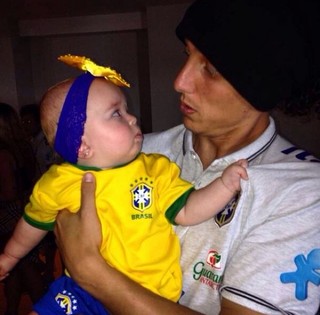 David Luiz e filha de Solange Almeida  (Foto: Instagram / Reprodução)