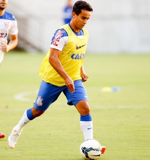 Acordo quebra sequência de Jadson, que lamenta: ''Não tenho o que fazer''