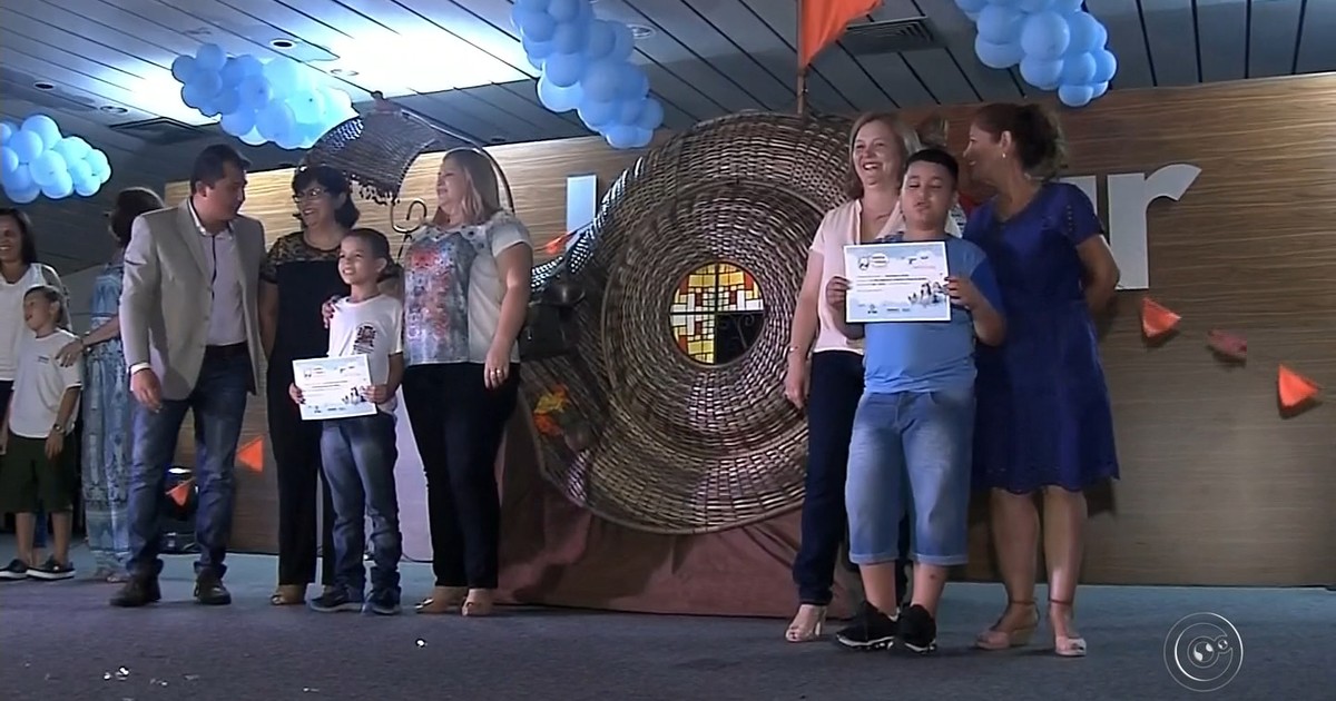 Concurso de Redação premia 12 alunos da região de Bauru - Globo.com