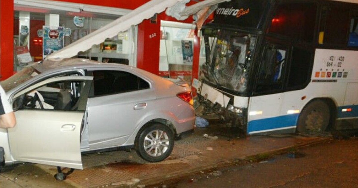 G1 - Adolescente morre em acidente entre ônibus e carro em Patos ... - Globo.com