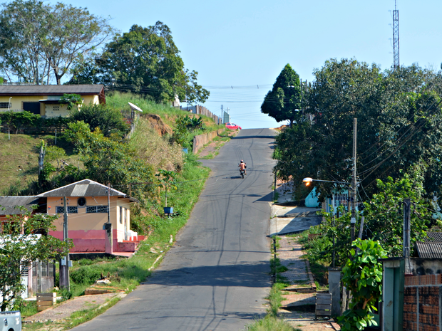 Grandes ladeiras podem ser vistas na segunda maior cidade do Acre  (Foto: Anny Barbosa/G1)