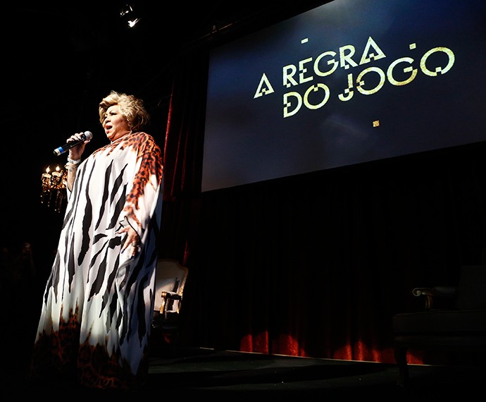 Alcione apareceu de surpresa e cantou à capela o tema da novela Juízo Final (Foto: Raphael Dias/TV Globo)