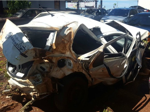 Motorista e passageiros estavam sem cinto de segurança e foram ejetados do veículo, em Assis Chateaubriand, no Paraná (Foto: Divulgação/Polícia Rodoviária Estadual)