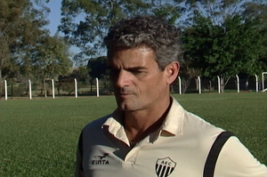 Eugênio Souza treinador Araxá Esporte (Foto: Reprodução/ TV Integração)