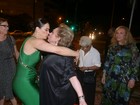 Claudia Raia usa vestido justíssimo em festa no Rio