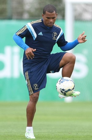 Tranquilo com dispensa, Mazinho já projeta novo retorno ao Palmeiras