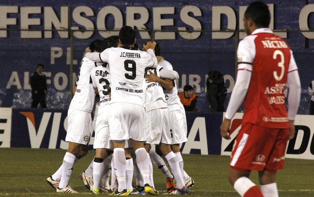 gol Olimpia x Santa Fé (Foto: AFP)