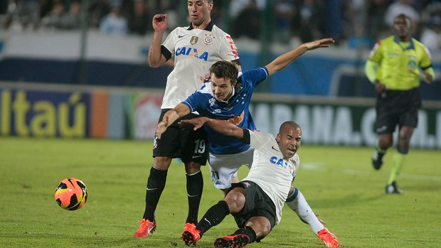 Guilherme, Emerson Sheik e Anselmo Ramon, Cruzeiro x Corinthians (Foto: João Godinho/Agência Estado)