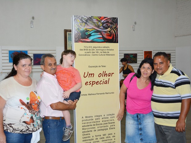 Amigos, professores e familiares de Matheus marcaram presença (Foto: Olímpio Moura/Divulgação)