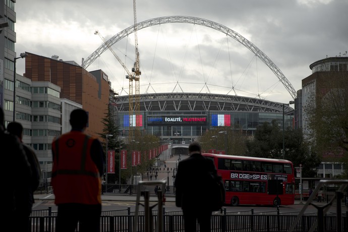Wembley minuto silêncio França (Foto: AP Photo/Matt Dunham)