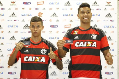 Arthur Henrique e Antonio Carlos são apresentados pelo Flamengo (Foto: Gilvan de Souza/ Fla Imagem)