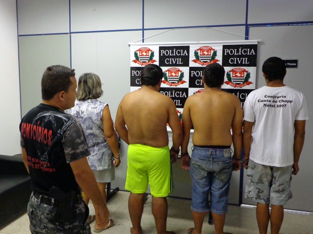 Mãe, dois filhos e genro são presos por matar pedreiro em São José (Foto: Divulgação/ Polícia Civil)