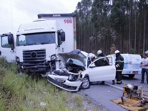 acidente sao joao del rei (Foto: Maria Cecília / Jornal Barroso EM DIA)