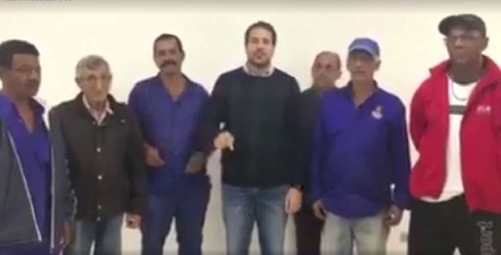 Subprefeito Paulo Mathias gravou vídeo dizendo que iniciativa partiu dos seis servidores (Foto: Reprodução/Facebook/Paulo Mathias)