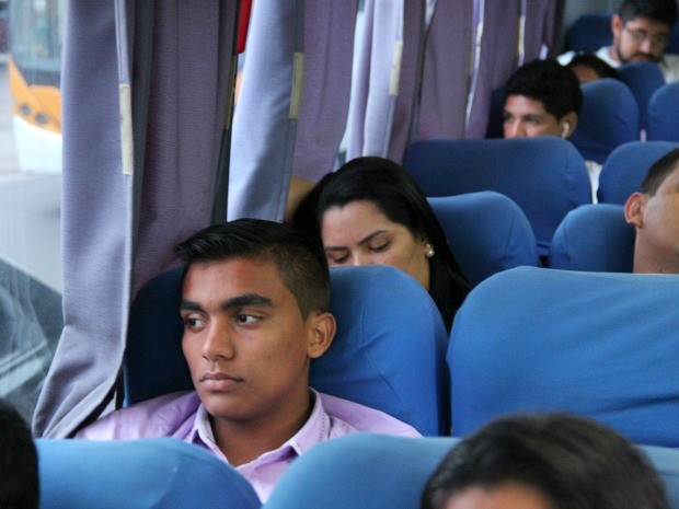 Estudante viaja de ônibus de segunda a sexta para estudar em curso pré-vestibular, em Manaus (Foto: Jamile Alves/G1 AM)
