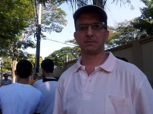 Silverlei Cequeira, 47 anos, assinou o contrato em 2009 e aguarda pela liberação das chaves morando com a mãe de aluguel (Foto: Anaísa Catucci/ G1) Silverlei Cequeira, 47 anos, assinou o contrato em 2009 e aguarda pela liberação das chaves morando com a mãe de aluguel (Foto: Anaísa Catucci/ G1)