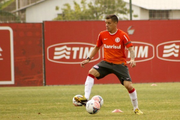 Dunga poderá contar com D'Alessandro na partida contra o Juventude (Foto: Diego Guichard/Globoesporte.com)